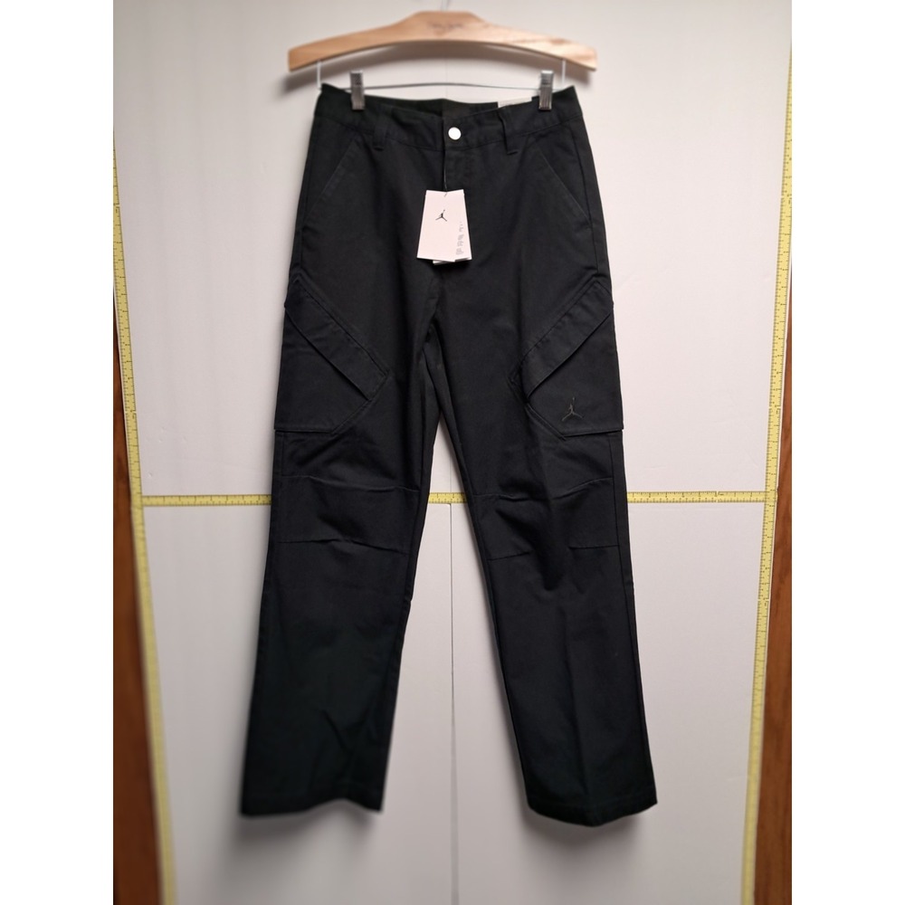 Nike Cargo Pants-size small. FV 7098-010